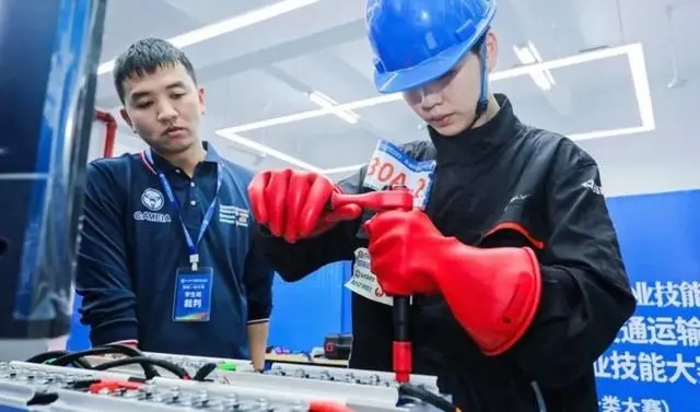 人才缺口超百萬！新能源汽修引熱議：車企大佬在線指南